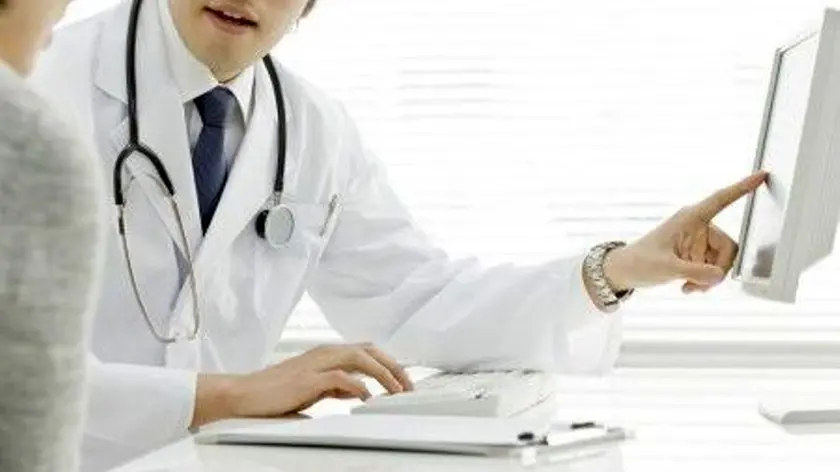 Medico e paziente in ambulatorio