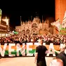 La festa dei tifosi in Piazza San Marco per la promozione del Venezia