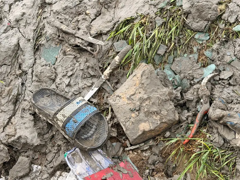 I resti degli effetti personali dei tre braccianti morti a Ca' Lino