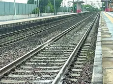 Il luogo in cui è stato investito l'uomo travolto dal treno