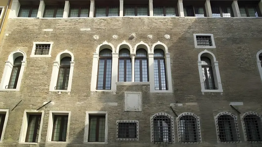 La facciata di Palazzo Selvadego a San Marco