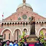 In un momento della tradizionale processione del Santo per le vie di Padova