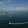 In foto la ' diga lunata ' dove si e' schiantata la barca PESCHERECCIO 'GLADIATORE' AFFONDA ALLA BOCCA DI PORTO DOPO AVER URTATO GLI SCOGLI DELLA DIGA DEL MOSE