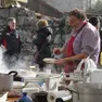 La cucina all’aperto di una piccola sagra