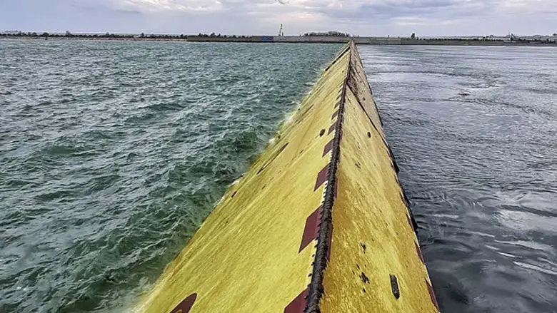 I cassoni del Mose alla bocca di porto del Lido