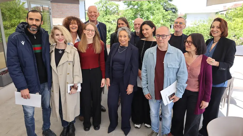 Foto di gruppo per la cerimonia finale della decima edizione del Premio Goffredo Parise per il Reportage