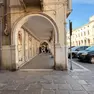 Scatta il divieto di fumare sotto ai portici di Chioggia