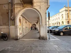 Scatta il divieto di fumare sotto ai portici di Chioggia