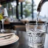 Acqua di rubinetto servita al ristorante