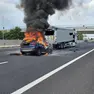 L'auto in fiamme poco dopo lo schianto