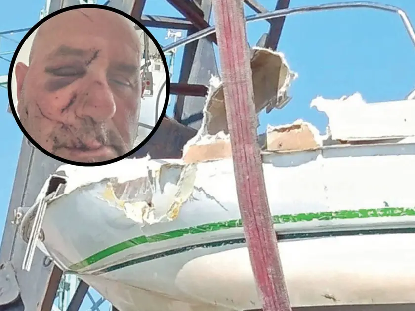 Nel tondo Luciano Orlandi dopo lo schianto,nella foto grande la sua barca danneggiata dopo lo schianto con la motonave