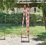 L’altalena fuori uso dopo l'incidente