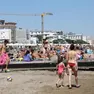 In tantissimi sul litorale di Jesolo per il primo sole. Foto Bortoluzzi