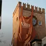 Il grembiule di Vitto campeggia sulla Torre civica di Mestre