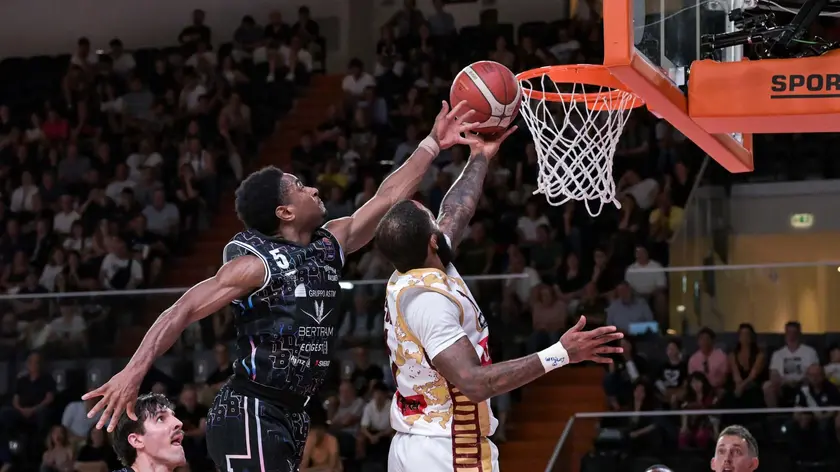 Una brutta Reyer si arrende a Tortona: serie sul 2-2