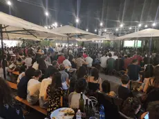 Un maxischermo in un locale a Forte Marghera