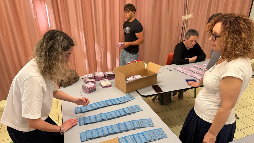 Procedure di voto in una scuola di Mestre