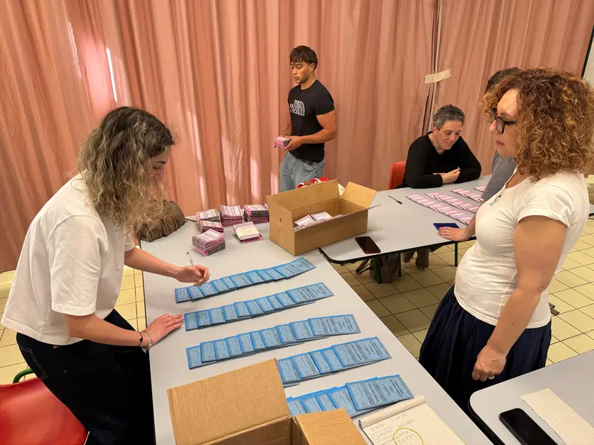 Procedure di voto in una scuola di Mestre