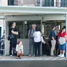 Passeggeri in attesa all'imbarcadero