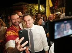 I festeggiamenti di Simone Venturini dopo l'elezione a sindaco di Venezia