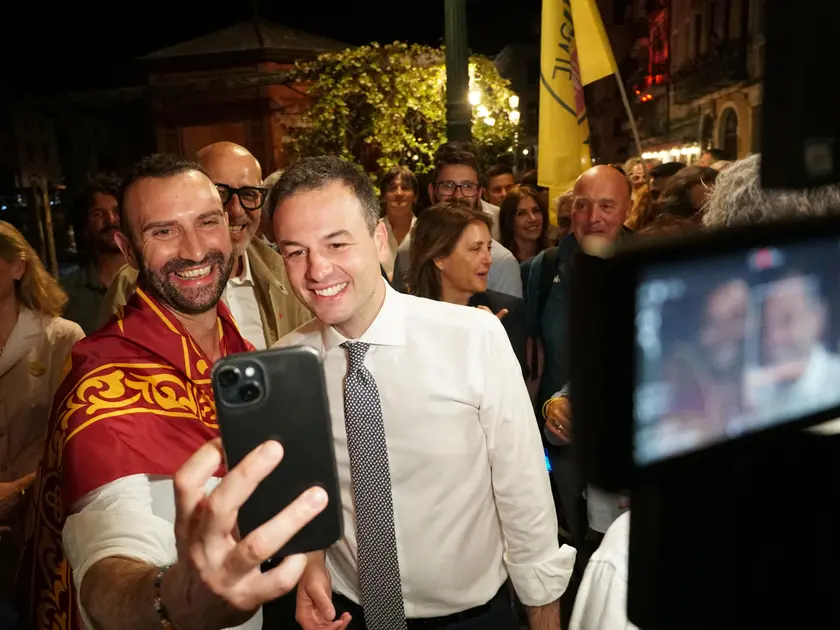 I festeggiamenti di Simone Venturini dopo l'elezione a sindaco di Venezia