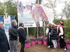 La cermonia di dedica della strada per Piancavallo a Marco Pantani