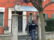L'uomo ha violto più volte gli arresti domiciliari, infastidendo i residenti