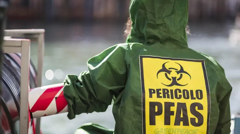 Operazioni di bonifica dei terreni inquinati da Pfas (foto archivio)