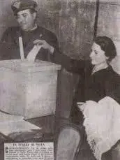 Una donna italiana al voto nel 1946