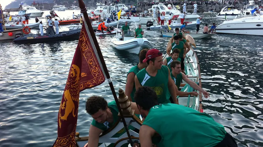 L'equipaggio del galeone veneziano all'arrivo del palio delle Repubbliche marinare ad Amalfi