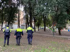 La polizia locale durante dei controlli di routine