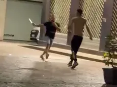 Risse con il coltello in pieno centro