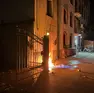Le fiamme davanti all'abitazione a Enego