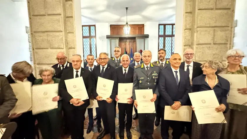 Alcuni momenti della cerimonia di lunedì in Prefettura