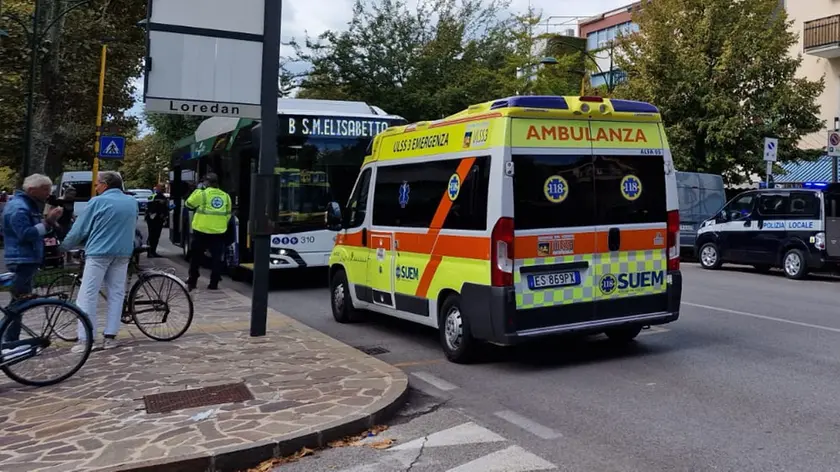 Lido di Venezia, polemica sull’ambulanza estiva: ritardi nel potenziamento dei soccorsi