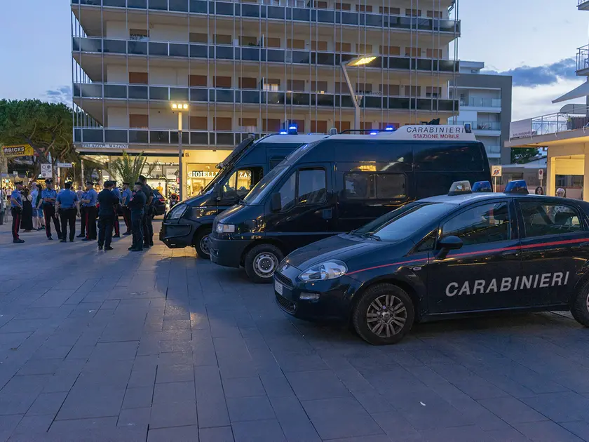 Carabinieri in piazza Mazzini. Previsto l’allargamento delle zone rosse in città