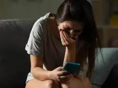 Foto intime dell’ex diffuse su WhatsApp
