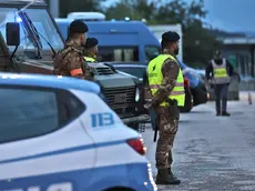I controlli al confine di Fernetti (foto Andrea Lasorte)