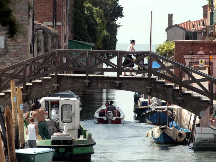 Il salvataggio è avvenuto in una zona molto frequentata, tra residenti, studenti e turisti