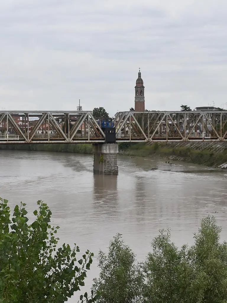 Il ponte sul Tagliamento che divide il Veneto dal Friuli