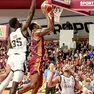 Un'azione di Reyer-Virtus al Taliercio (foto Lorenzo Pòrcile)