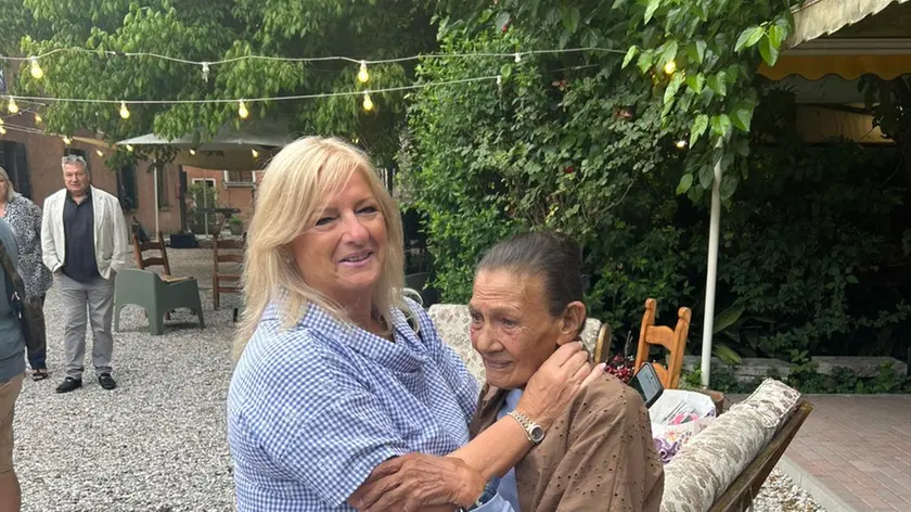 Laura Held, la donna di 87 anni che viveva in auto