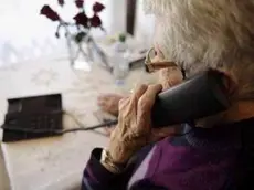 Un'anziana vittima di truffa telefonica: la categoria è sempre più nel mirino