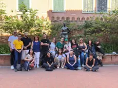La classe del liceo artistico serale Marco Polo alla Collezione Peggy Guggenheim con la professoressa Enrica Annamaria Ceccon