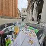 Turismo cafone in piazza San Marco: ecco i cestini che traboccano di spazzatura