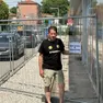 Dopo il 46esimo furto, Favaretto dell’officina Moderna ha chiuso il marciapiede davanti l’attività