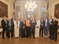 La nuova giunta di Venezia, al centro il sindaco Simone Venturini (foto Interpress)