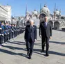 Mattarella con il ministro Crosetto in una precedente visita a Venezia