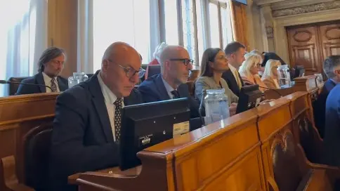 Primo consiglio comunale: i banchi della maggioranza con il sindaco Venturini