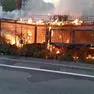Le fiamme al park delle bici del Garage Touring a Mestre